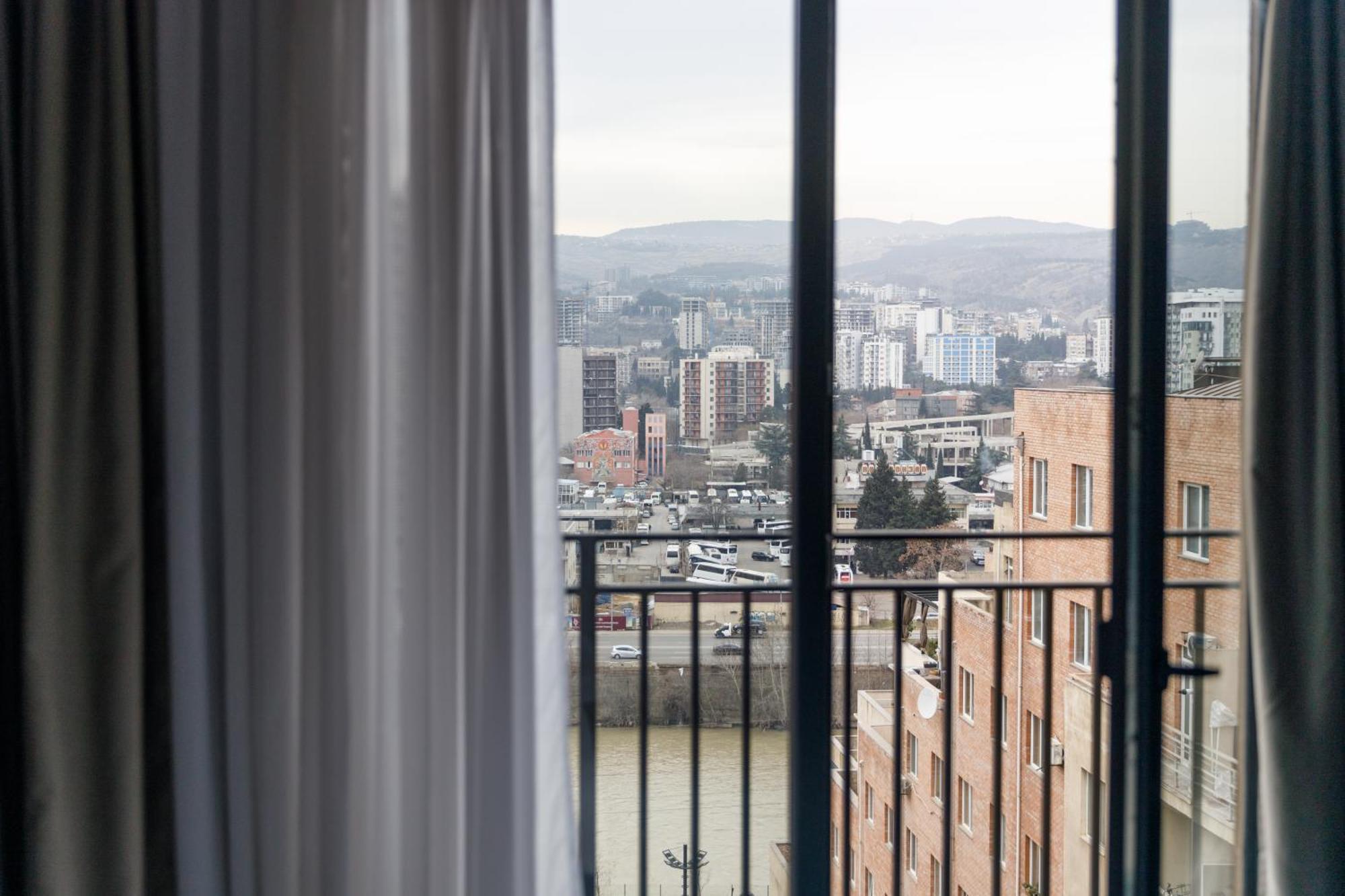 Address Inn Тбилиси Экстерьер фото